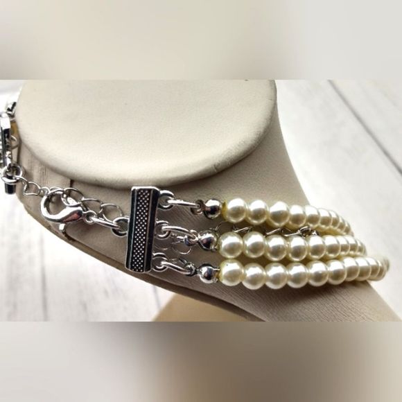 3 Strand Adjustable  Faux Pearl Necklace Choker New - Picture 6 of 11